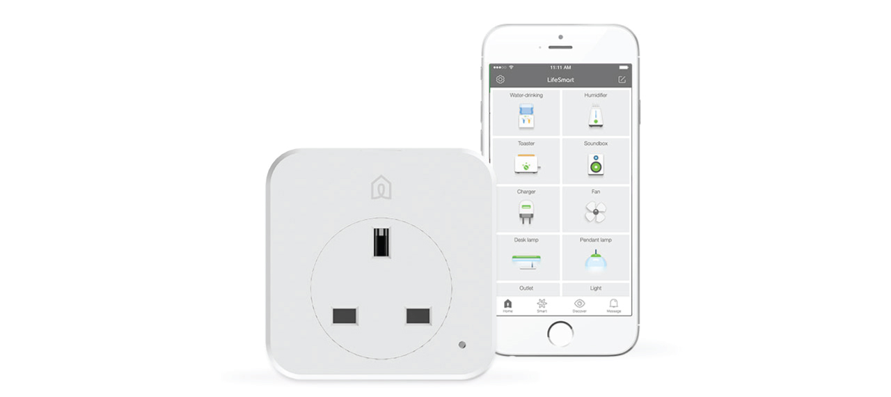 Smart home plug front & App view